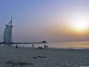 NYARALJ ÉS DOLGOZZ A NAPFÉNYES DUBAI-BAN!!