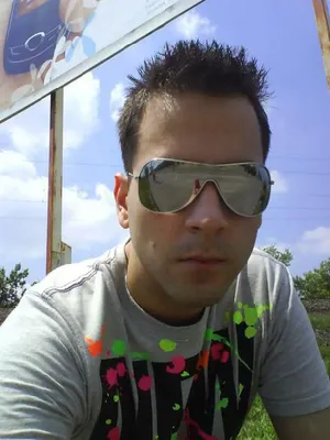 jóképû passziv fiú gáláns úrakat keres!